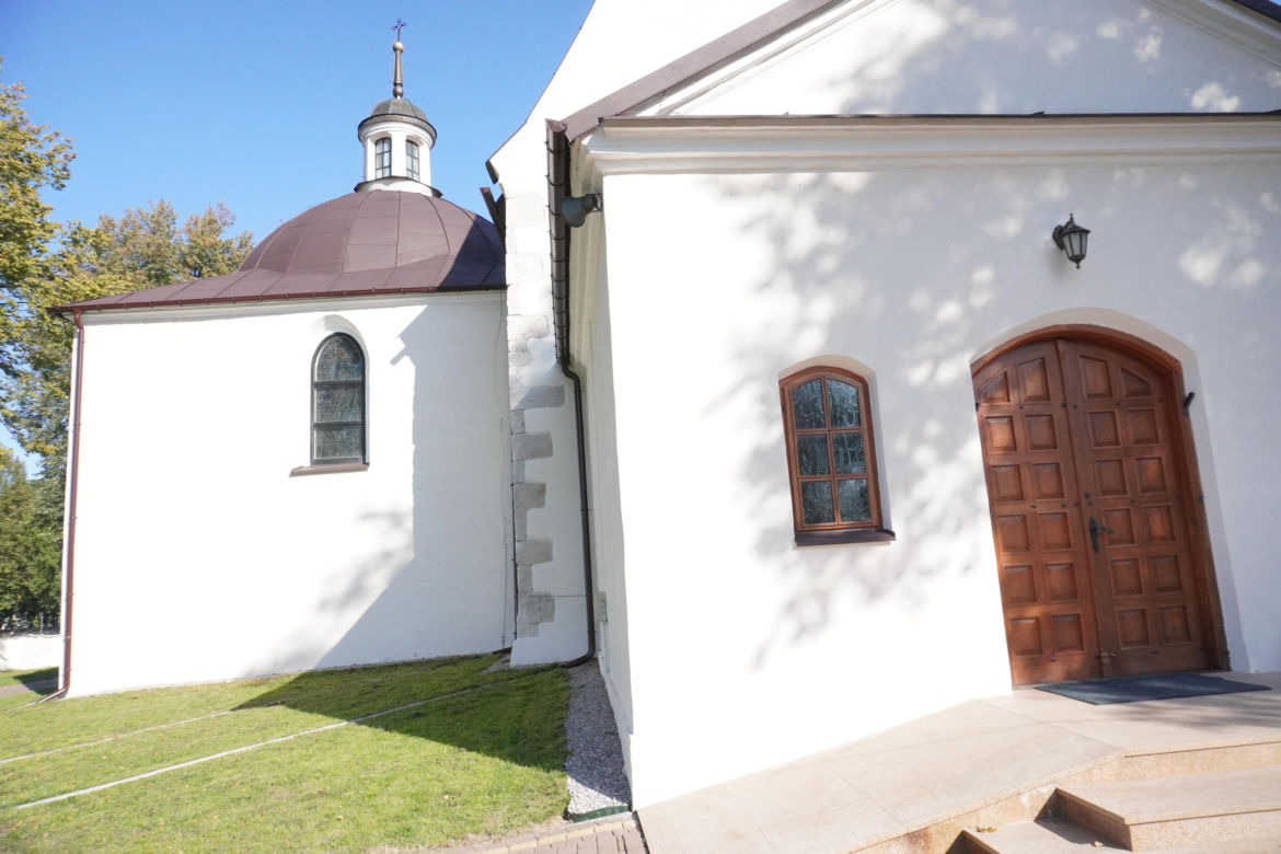 Ta mała wieś skrywa niezwykłą historię. Świątynia stoi tu od 1362 roku