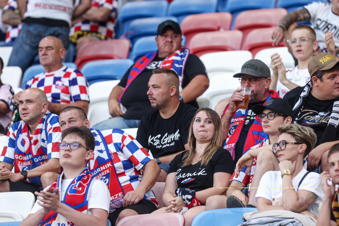 Górnik Zabrze - Termalica Nieciecza. Niesamowita atmosfera na Arenie Zabrze! Kibice Górnika dopingują swoją drużynę