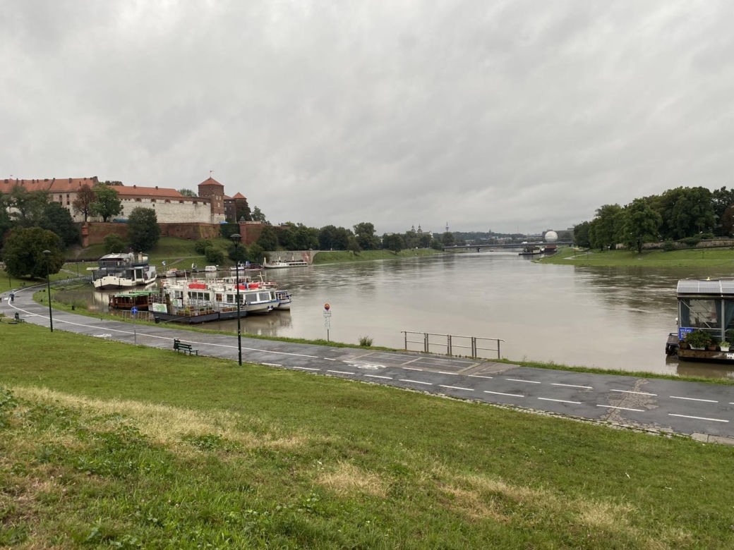 Wisła w Krakowie przekroczyła stan ostrzegawczy! Pogotowie przeciwpowodziowe w mieście