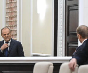 Specjalne posiedzenie rządu. Tusk tnie ceny paliw. Radykalne obniżki podatków