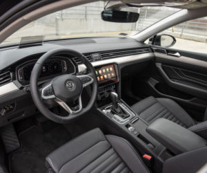 Volkswagen Passat Elegance vs Skoda Superb Sportline