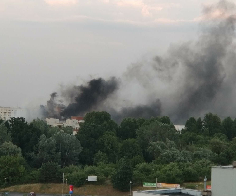Pożar bloku w Warszawie