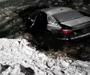 Audi wpadło do wody