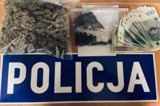 Barczewo. W słoikach trzymał marihuanę i haszysz. Mężczyźnie grozi do 3 lat więzienia