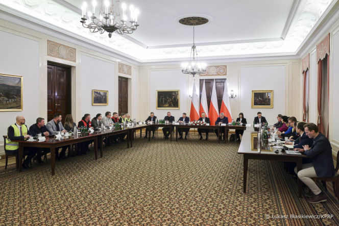 Prezydent Nawrocki rozmawia z rolnikami w Warszawie