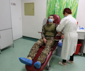 ANTYTERRORYŚCI weszli do RCKiK w Lublinie! Oddali osocze dla chorych na COVID [ZDJĘCIA]