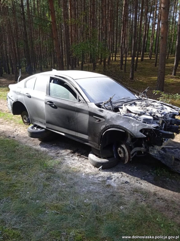 BMW M5 z wypożyczalni rozebrane na części 