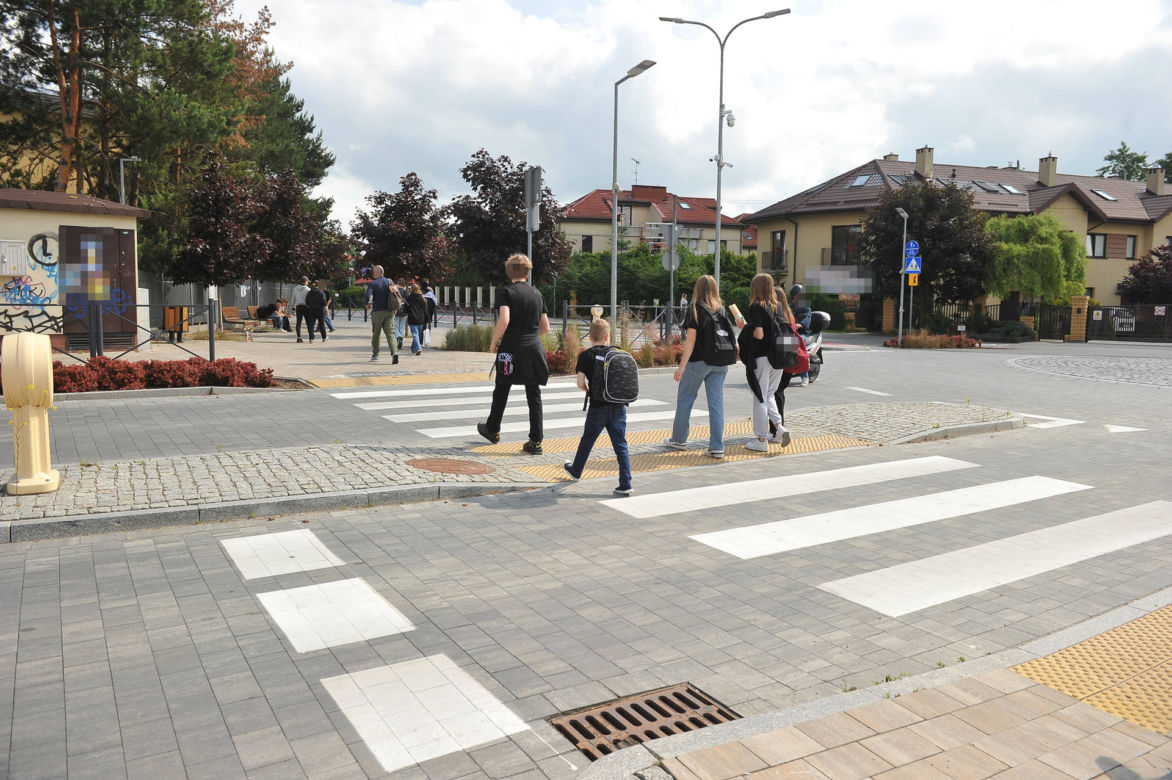 12-letnia Oliwka zginęła pod kołami autobusu niedaleko szkoły