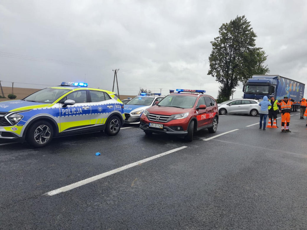 Smiertelny wypadek na trasie Bonin-Koszalin. Trzech nastolatkow z BMW zginelo w zderzeniu z tirem [ZDJECIA]