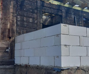 Rodzina z Topolan odbudowuje dom po pożarze