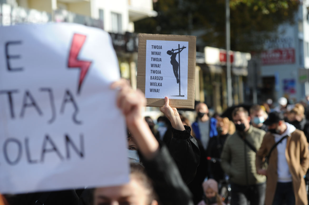Kołobrzeg: Protest kobiet na ulicach miasta
