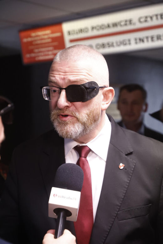 Pikieta przed rozprawą Grzegorza Brauna