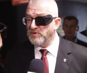 Pikieta przed rozprawą Grzegorza Brauna