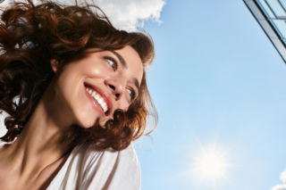 Ten kolor włosów najlepiej podkreśli piwne oczy. Fryzjerzy nie mają wątpliwości, to będzie hit 2026