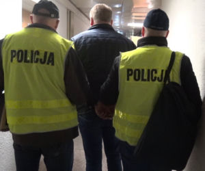 Cios policji w mafię śmieciową: Nielegalne odpady w magazynach w Zawierciu i Częstochowie [ZDJĘCIA, NOWE FAKTY]