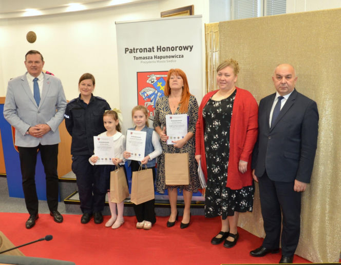 „Plastyczne Oscary” i mosty między pokoleniami. Wielki finał konkursów w ramach kampanii „Widzę – rozmawiam – reaguję” w Siedlcach