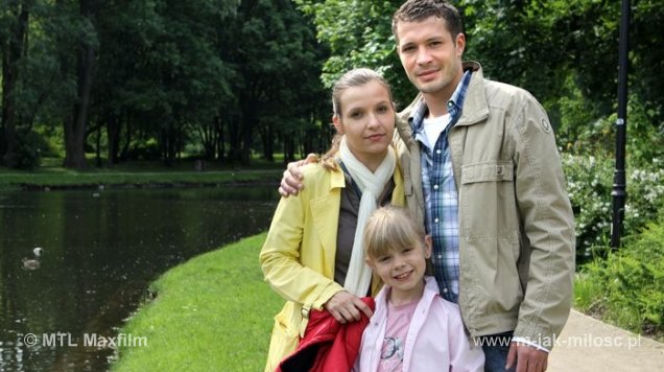 M jak miłość. Zosia (Julia Wróblewska), Małgosia (Joanna Koroniewska), Tomek (Andrzej Młynarczyk)