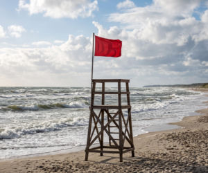 Sinice Jastarnia. Czy w Jastarni można się kąpać 11.08? Flaga, warunki pogodowe