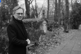 Prezenter TVP zostaje mistrzem pogrzebów! Zaskakująca decyzja gwiazdy