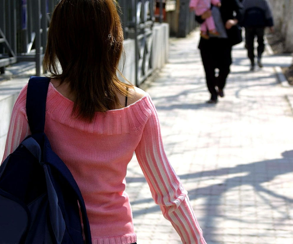  Stalowa Wola. Napadł na kobietę, zabrał biżuterię i telefon. 18-latek trafił do aresztu