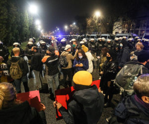 Nocne protesty pod domem Jarosława Kaczyńskiego