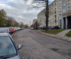 Dzikie parkowanie w katowickiej dzielnicy Koszutka. Mieszkańcy mają dość