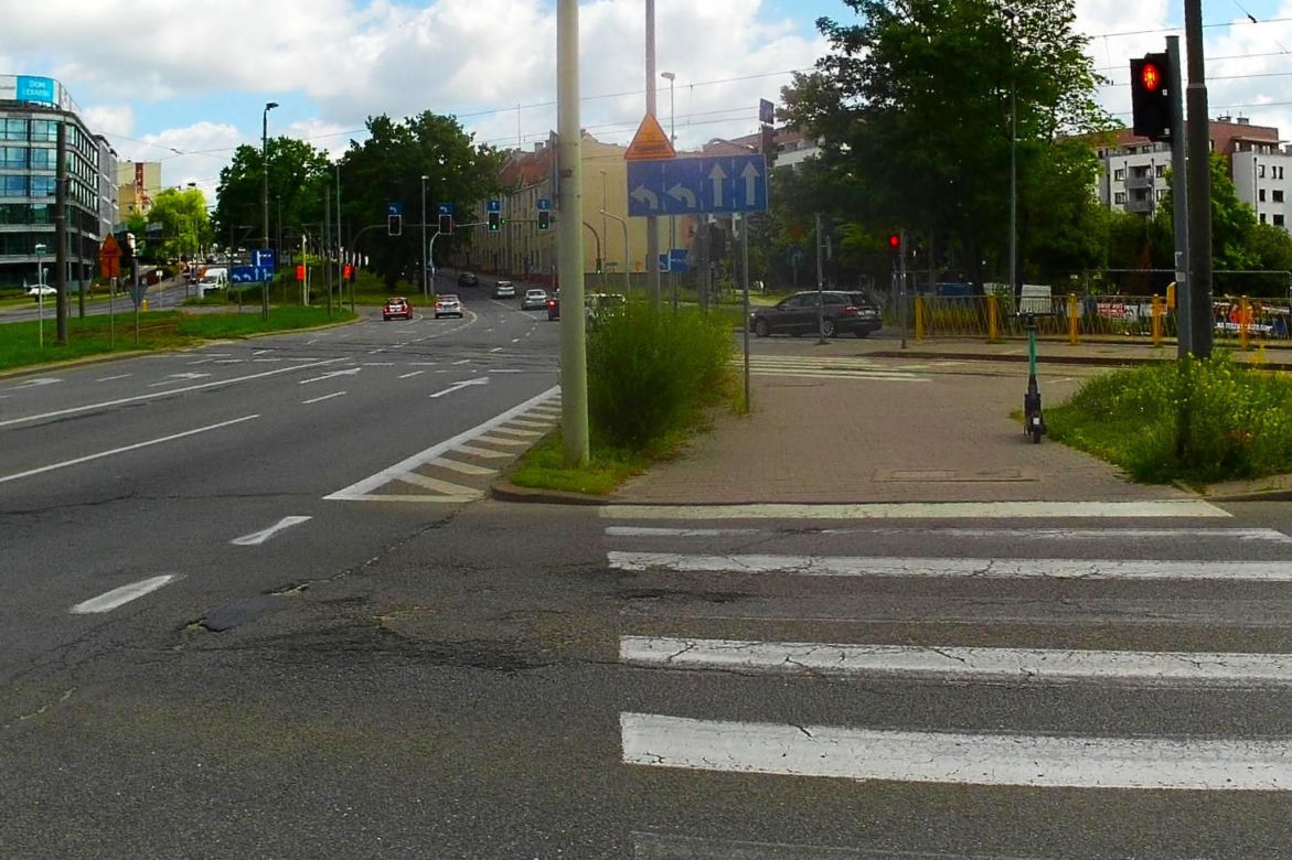 Plac Szyrockiego jest przekleństwem pieszych. Radny interweniuje