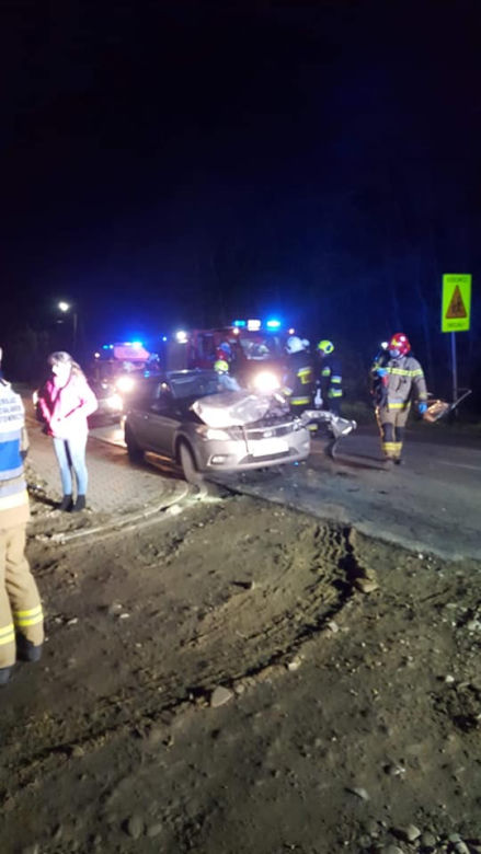 OKROPNY WYPADEK w Strzeszycach! Osobówka STARANOWANA przez ciężarówkę