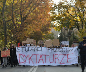 Transparenty na strajkach kobiet