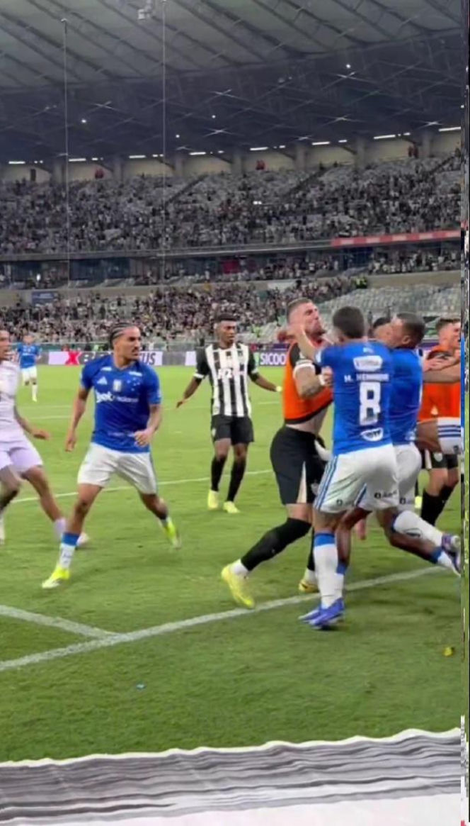 Burdy na meczu Cruzeiro - Atletico Mineiro