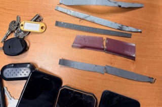 Koniec samochodowych złodziei! Policja rozbiła dziuplę pod Wołominem. Zatrzymano pasera