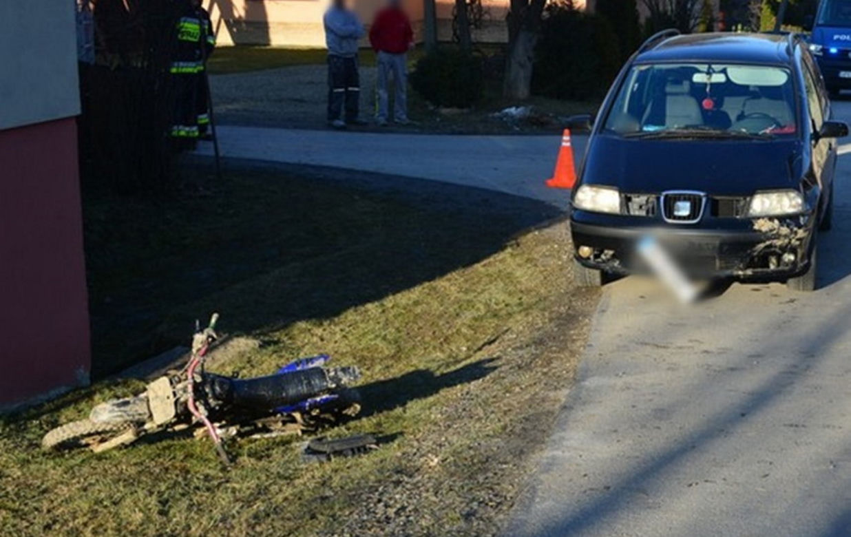 9-latek na motorowerze wjechał pod samochód