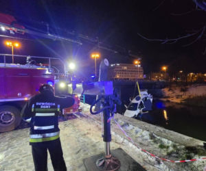 Samochód wpadł do Odry we Wrocławiu