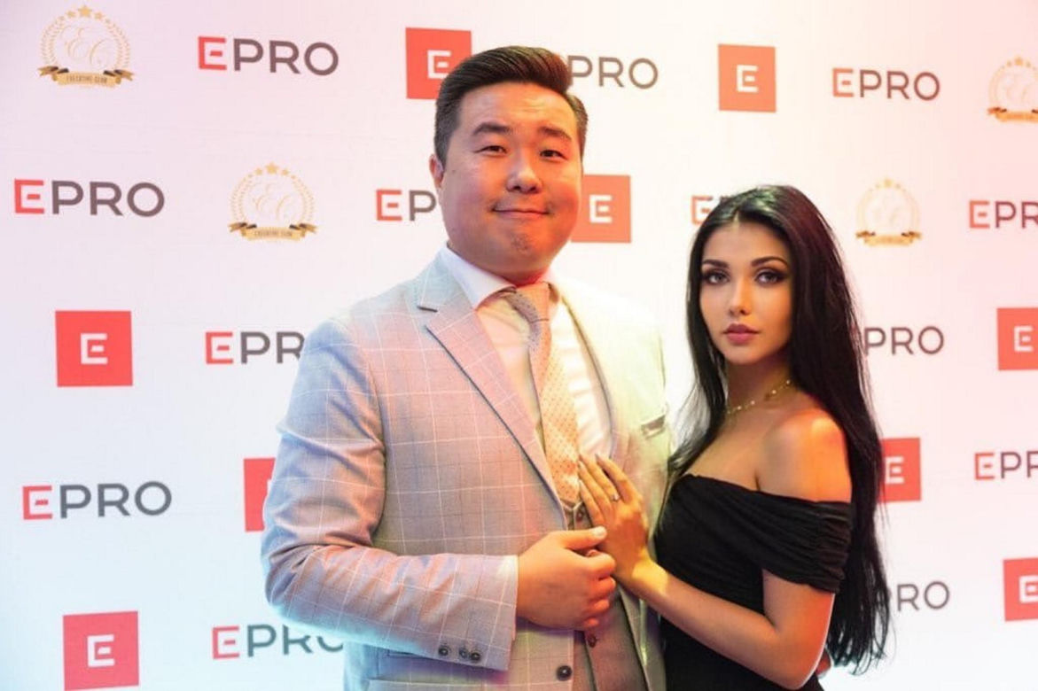Bilguun Ariunbaatar i Kamila Rolak będą rodzicami