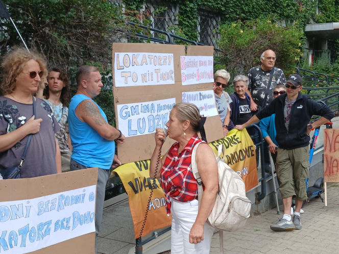 Protest mieszkańców kamienicy przy ul. Środkowej 11
