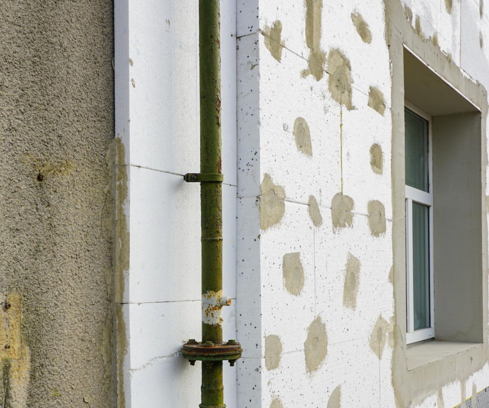 Docieplanie budynków już ocieplonych. Kiedy docieplenie domu ma sens i jak je wykonać