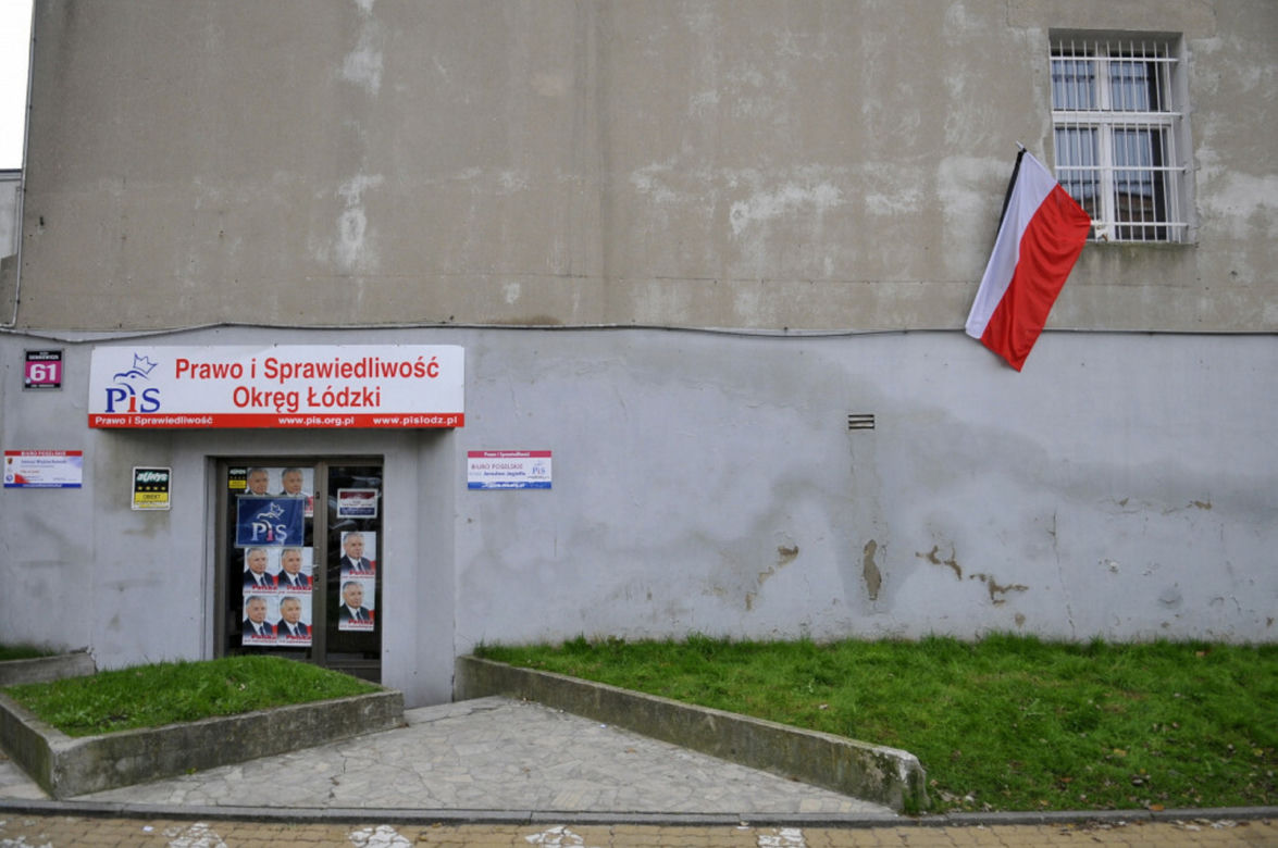 Wtargnął do łódzkiego biura poselskiego PiS i zastrzelił Marka Rosiaka. Dziś mija 12 lat od tragicznych wydarzeń