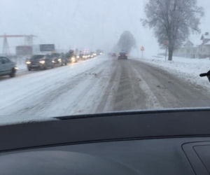 Opady śniegu PARALIŻUJĄ drogi. DRAMAT na drogach Podkarpacia [ZDJĘCIA INTERNAUTÓW]