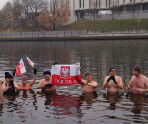 Bydgoskie morsy wskoczyły do Brdy! Za nami inauguracja sezonu na Wyspie Młyńskiej 