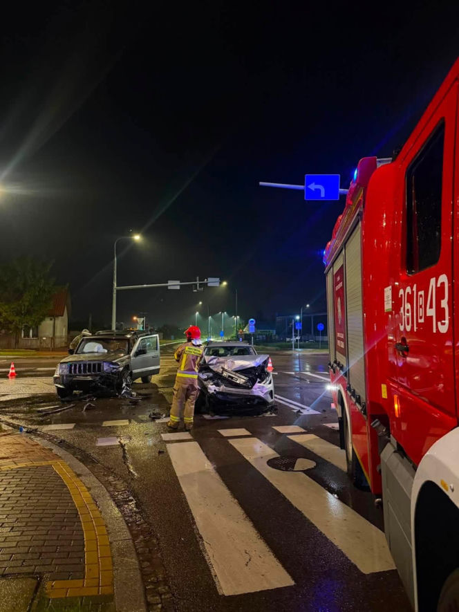 Nocny wypadek w Łomży. Jedna osoba trafiła do szpitala na badania