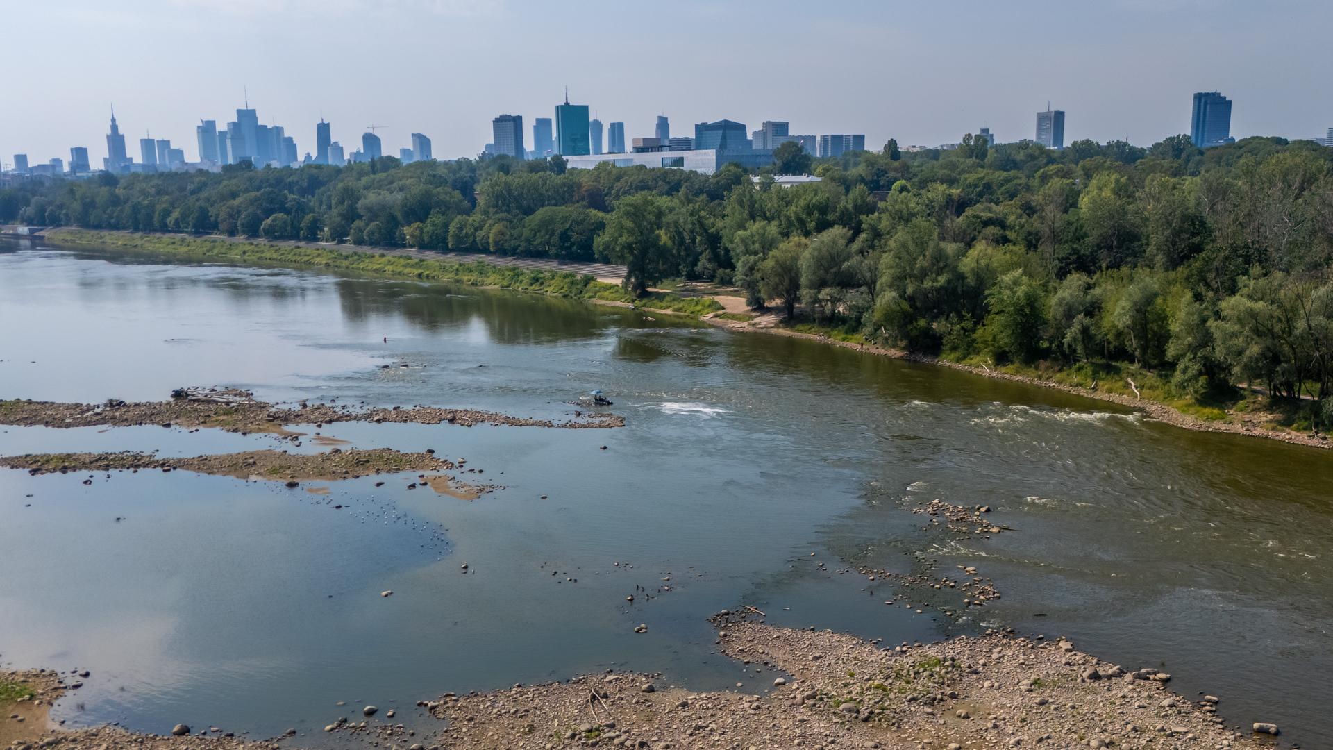 Niski stan wody w Wiśle w Warszawie, 5.08.2026