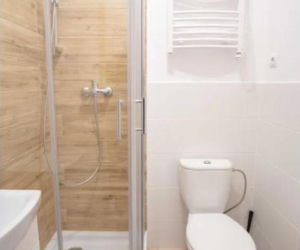 Kawalerki wielkości kojców dla psów w Łodzi. Ciasno na Ciasnej, i nowocześnie na Kościelnej