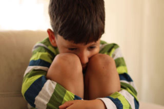 Uczeń nie chciał przebierać się przed WF-em. Zaniepokojeni koledzy wszczęli alarm