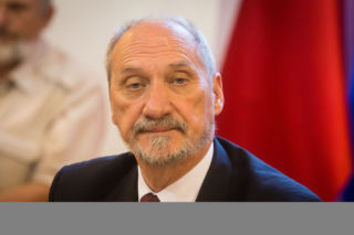 Wojsko wstrzymuje ruch dla pana Macierewicza
