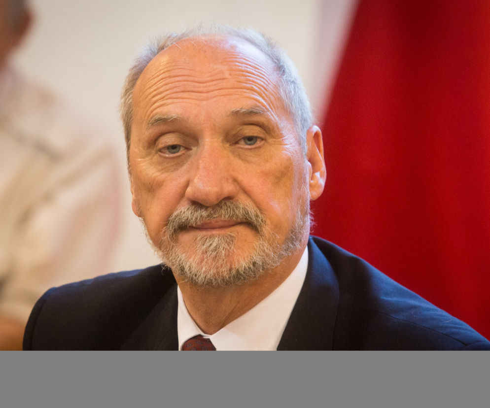 Wojsko wstrzymuje ruch dla pana Macierewicza