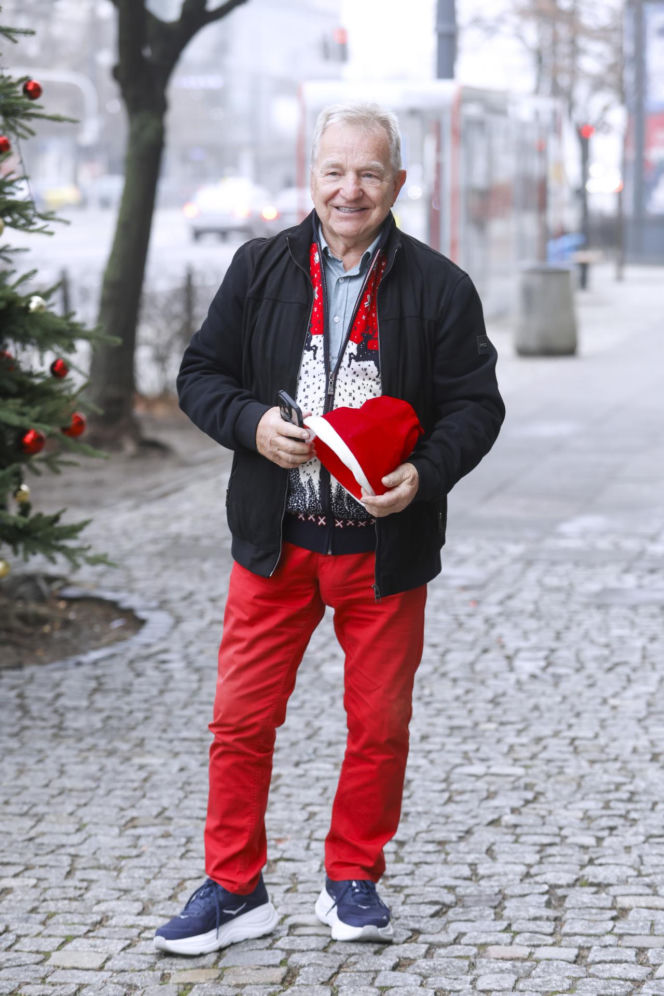 Sportowcy i aktorzy pod siedzibą TVN