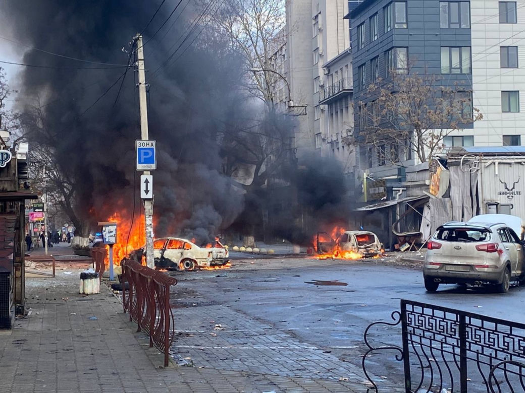 Ukraina. Ostrzał Chersonia 24 grudnia