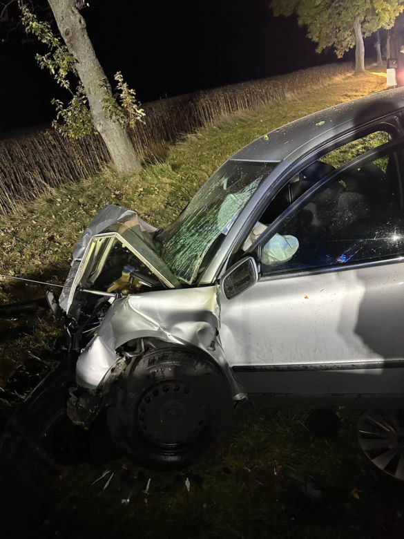 Poważny wypadek na Dolnym Śląsku! Samochody zderzyły się z ciągnikiem, są ranni