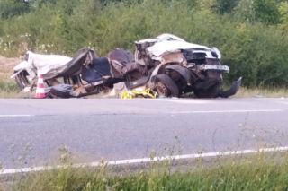 Śmiertelne zderzenie busa z ciężarówką na DK74 w Łagowie. Lądował śmigłowiec LPR