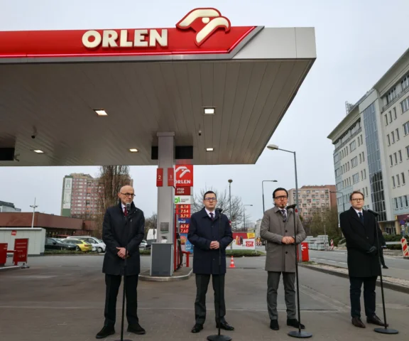 Ministrowie i prezes Orlenu ogłaszają zmiany dla kierowców